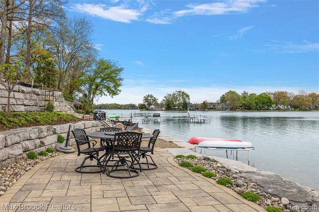 4353 Forest Avenue, Waterford, MI 48328