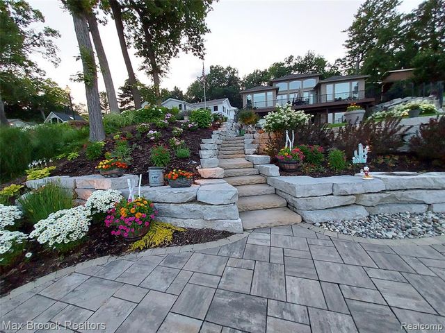 4353 Forest Avenue, Waterford, MI 48328