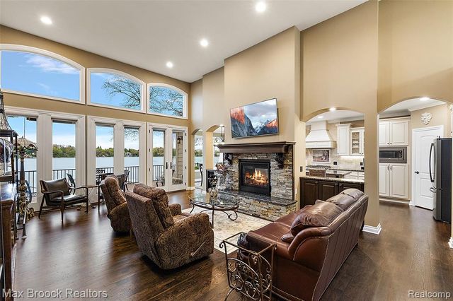 4353 Forest Avenue, Waterford, MI 48328
