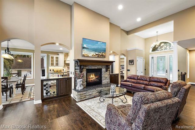4353 Forest Avenue, Waterford, MI 48328