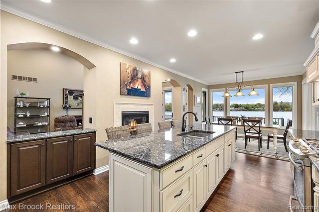 4353 Forest Avenue, Waterford, MI 48328