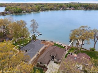 4353 Forest Avenue, Waterford, MI 48328