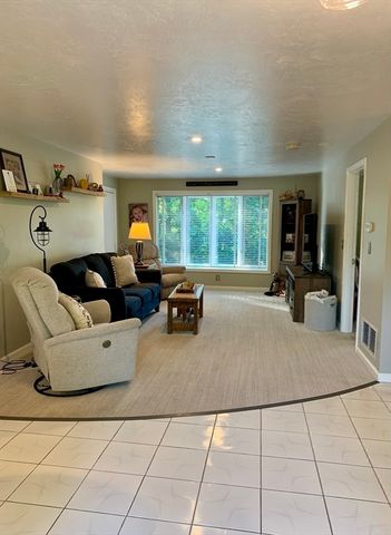 28-R Woodside Dr, Grafton, MA 01519