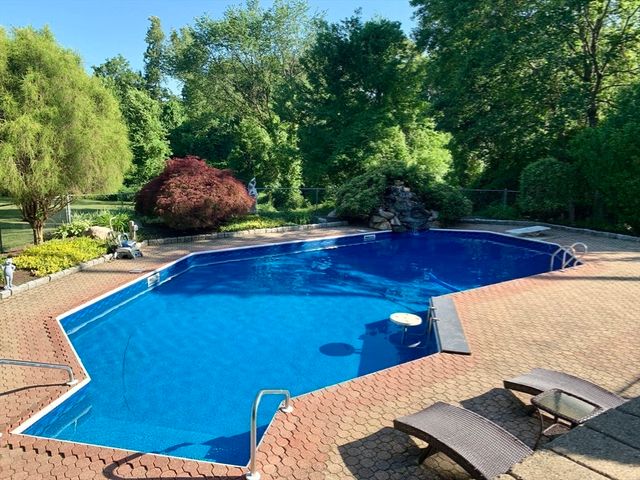 28-R Woodside Dr, Grafton, MA 01519