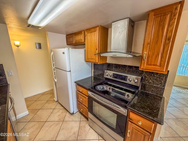 2012 W Hadley Street, Tucson, AZ 85705