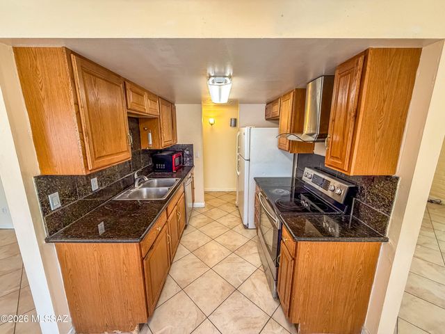 2012 W Hadley Street, Tucson, AZ 85705