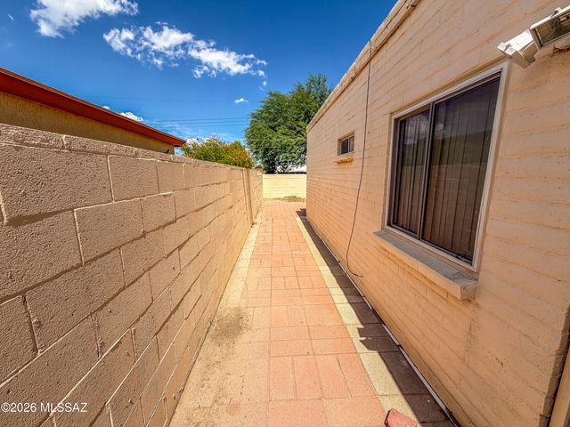 2012 W Hadley Street, Tucson, AZ 85705