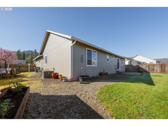 2579 PEACHWOOD Ct, Sutherlin, OR 97479