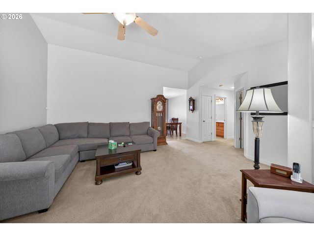 2579 PEACHWOOD Ct, Sutherlin, OR 97479