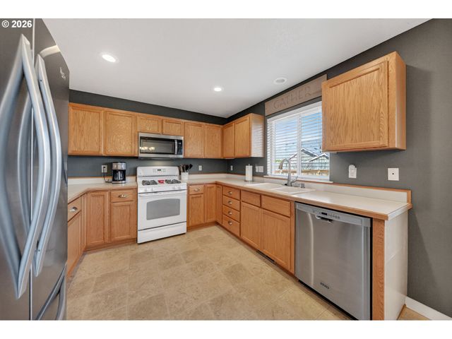 2579 PEACHWOOD Ct, Sutherlin, OR 97479