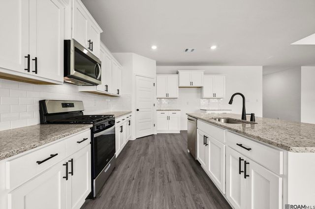 13325 Sawmill Dr, Central, LA 70818