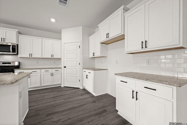 13325 Sawmill Dr, Central, LA 70818