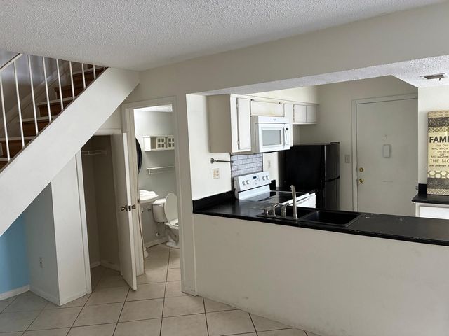 4361 SHADOW CREST PLACE 32-3, Orlando, FL 32811