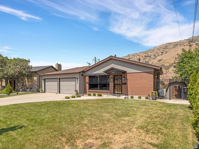 3371 E LARCHMONT DR, Salt Lake City, UT 84109