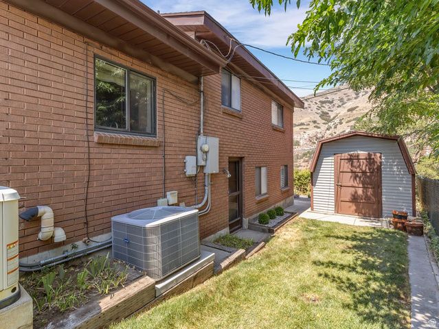 3371 E LARCHMONT DR, Salt Lake City, UT 84109
