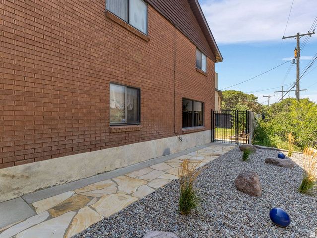 3371 E LARCHMONT DR, Salt Lake City, UT 84109
