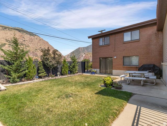 3371 E LARCHMONT DR, Salt Lake City, UT 84109