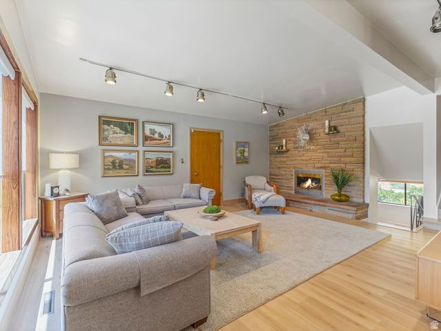 3371 E LARCHMONT DR, Salt Lake City, UT 84109