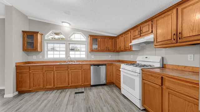 11983 N 330 E, Demotte, IN 46310