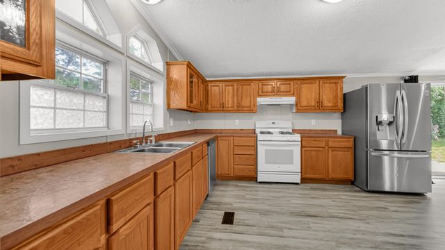 11983 N 330 E, Demotte, IN 46310