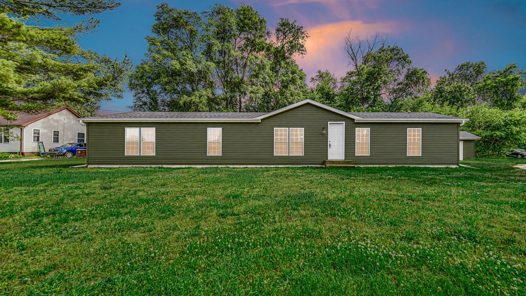 11983 N 330 E, Demotte, IN 46310