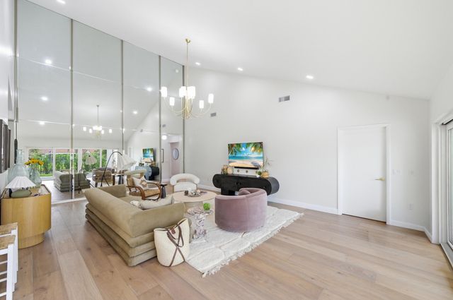 2860 Cuyahoga Lane, West Palm Beach, FL 33409