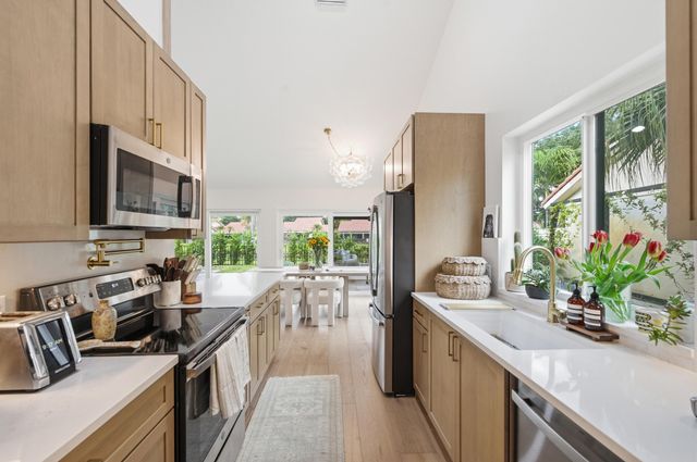 2860 Cuyahoga Lane, West Palm Beach, FL 33409