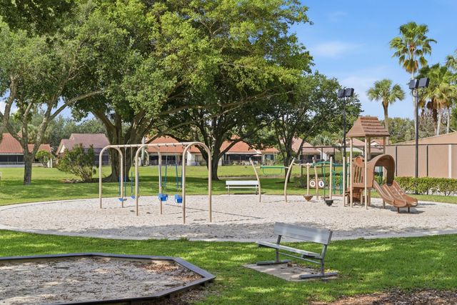 2860 Cuyahoga Lane, West Palm Beach, FL 33409