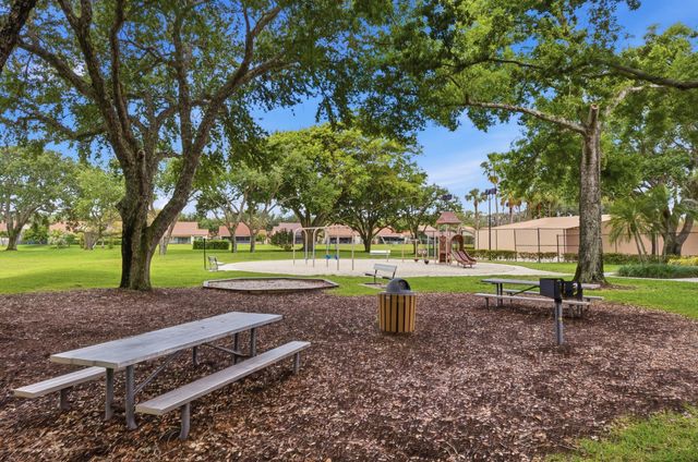 2860 Cuyahoga Lane, West Palm Beach, FL 33409