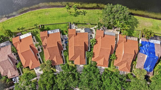 2860 Cuyahoga Lane, West Palm Beach, FL 33409