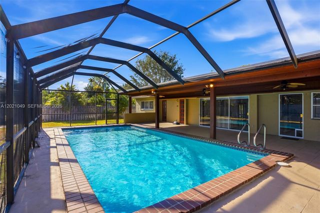 8495 SW 160th St, Palmetto Bay, FL 33157
