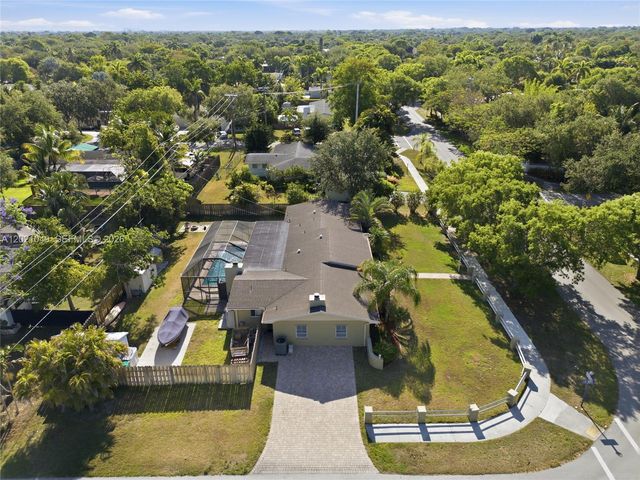 8495 SW 160th St, Palmetto Bay, FL 33157