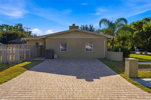 8495 SW 160th St, Palmetto Bay, FL 33157