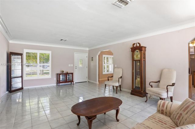 8495 SW 160th St, Palmetto Bay, FL 33157