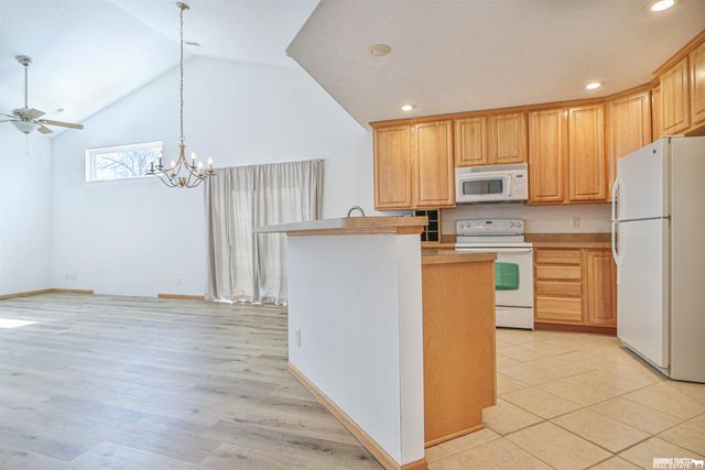 8446 S Tularosa Court, Lincoln, NE 68516