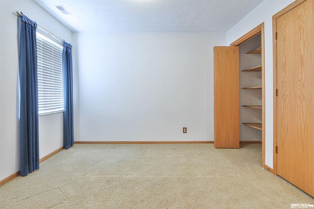 8446 S Tularosa Court, Lincoln, NE 68516