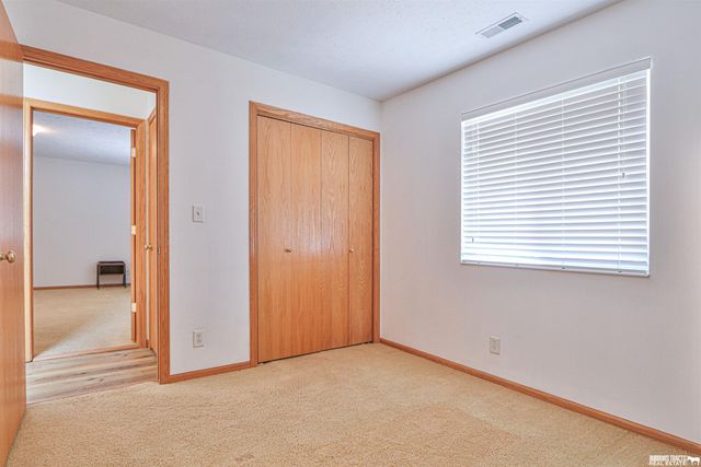 8446 S Tularosa Court, Lincoln, NE 68516