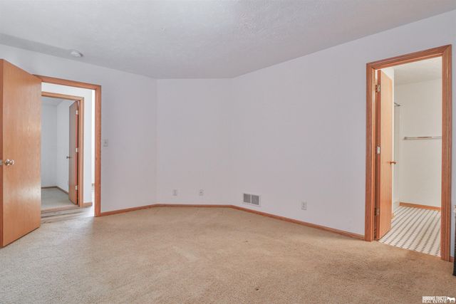 8446 S Tularosa Court, Lincoln, NE 68516