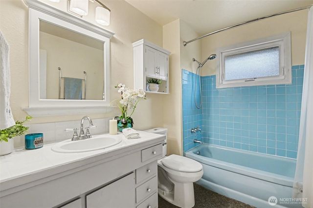 819 NE 180th Street, Shoreline, WA 98155