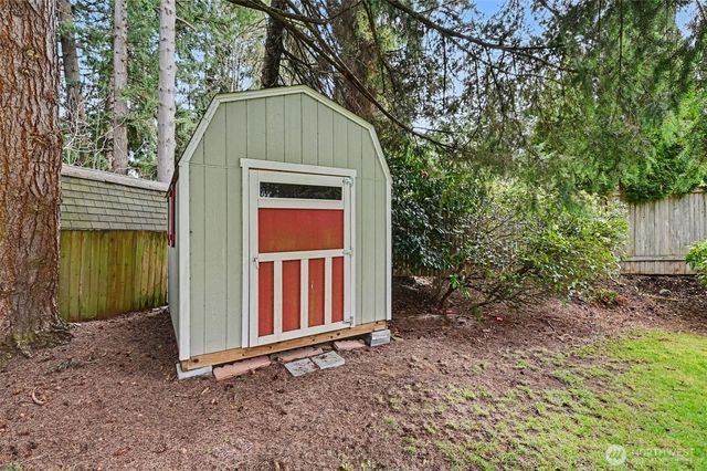 819 NE 180th Street, Shoreline, WA 98155