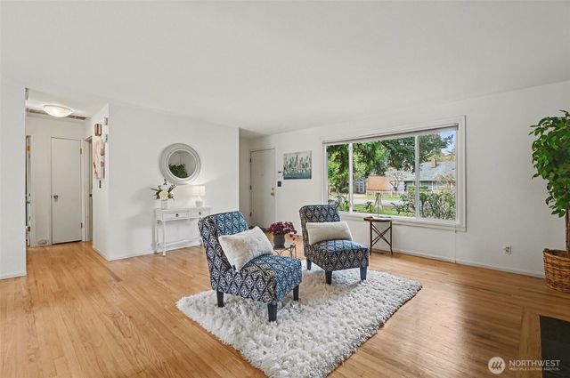 819 NE 180th Street, Shoreline, WA 98155