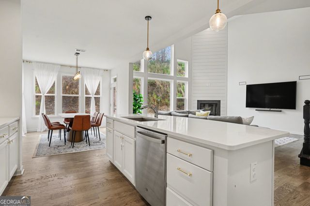 8135 Brewton Bend, Ball Ground, GA 30107