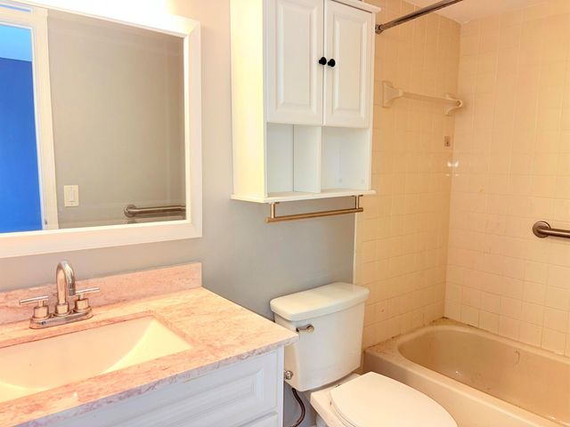 1455 Holly Heights Drive 22, Fort Lauderdale, FL 33304