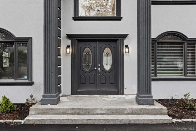 18 Wellington Road, Greenvale, NY 11548