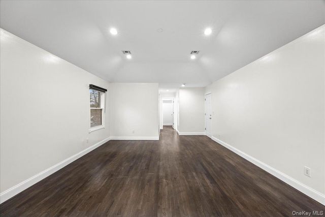 18 Wellington Road, Greenvale, NY 11548