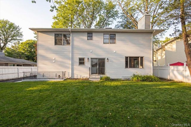 18 Wellington Road, Greenvale, NY 11548