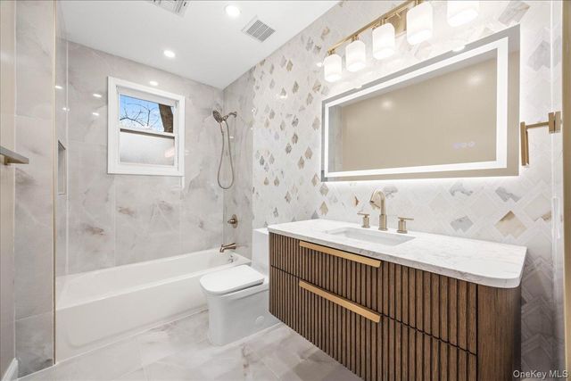 18 Wellington Road, Greenvale, NY 11548