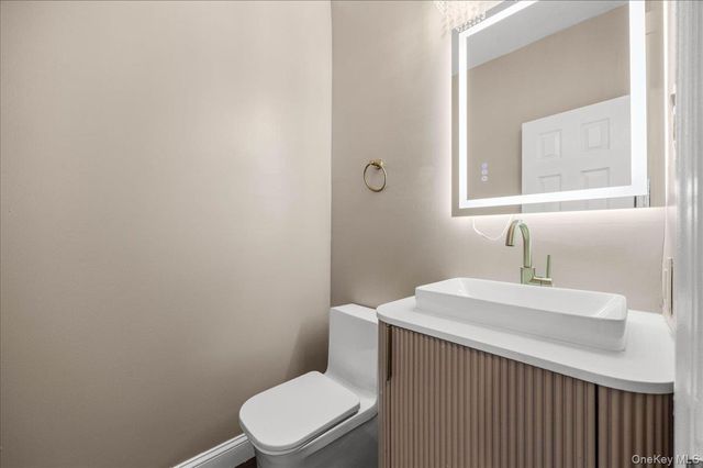 18 Wellington Road, Greenvale, NY 11548