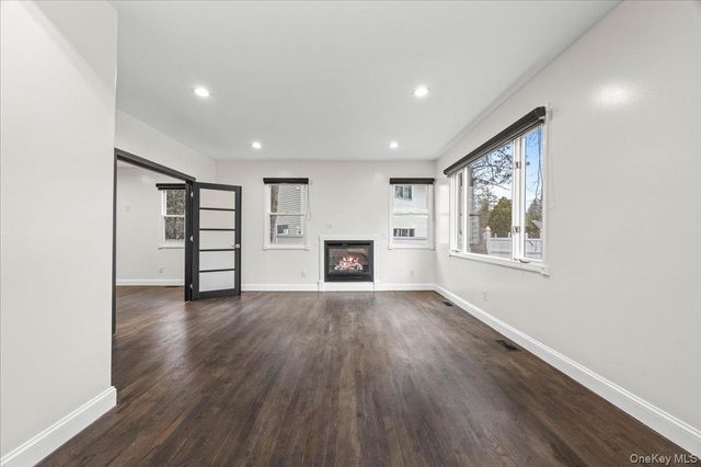 18 Wellington Road, Greenvale, NY 11548