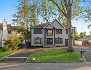 18 Wellington Road, Greenvale, NY 11548